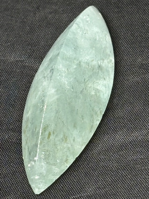 XL Aquamarin Cabochon in Edelsteinqualität, 79 Karat Brasilien
