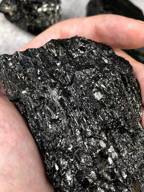 Edelschungit in bester Qualität, Wassersteine