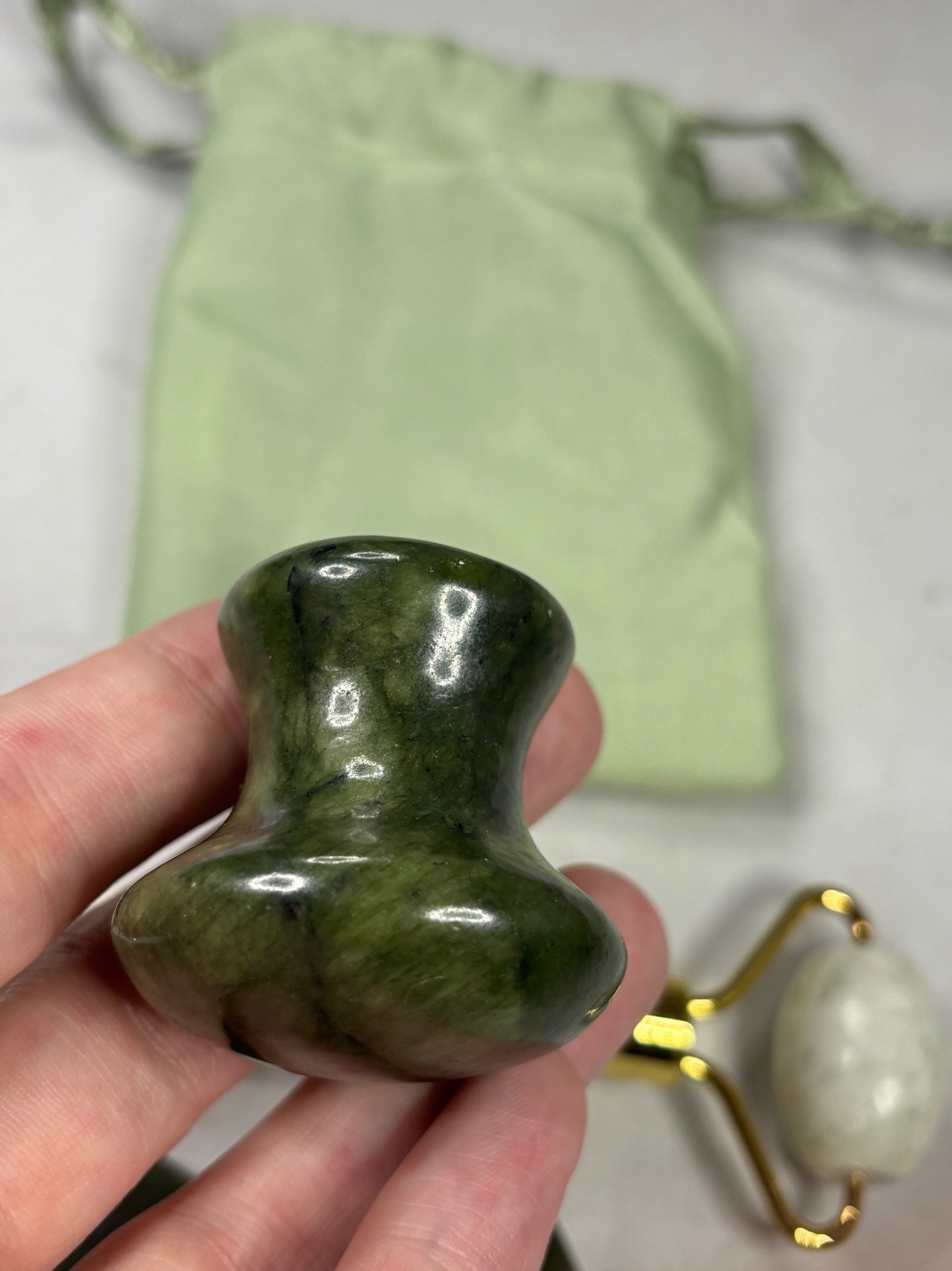 Edelsteinmassage Gua Sha, Massageroller, Massagepilz Jade, Massage Roller Jade, Massage Pilz