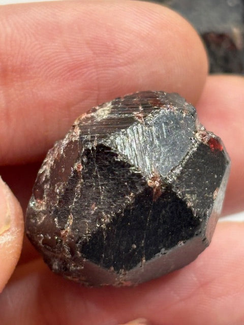 Granat Kristall naturbelassen Edelsteinqualität, Almandin Kärnten Granattor