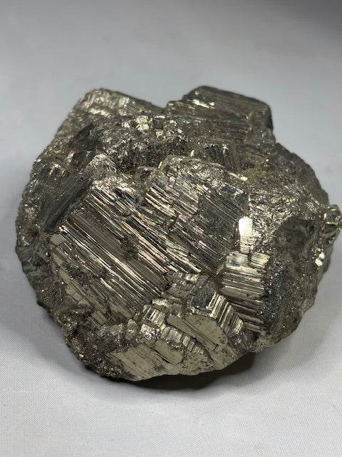 Pyrit Pentagondodekaeder Peru XL beste Qualität, Museumsstück, Katzengold