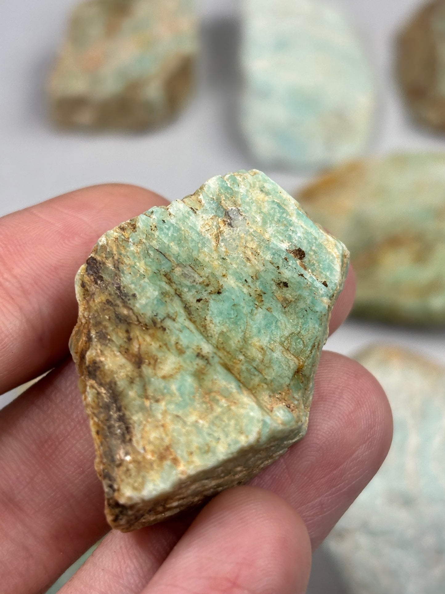 Amazonit Rohsteine naturbelassen – Trikline Feldspat-Varietät (2. Wahl)