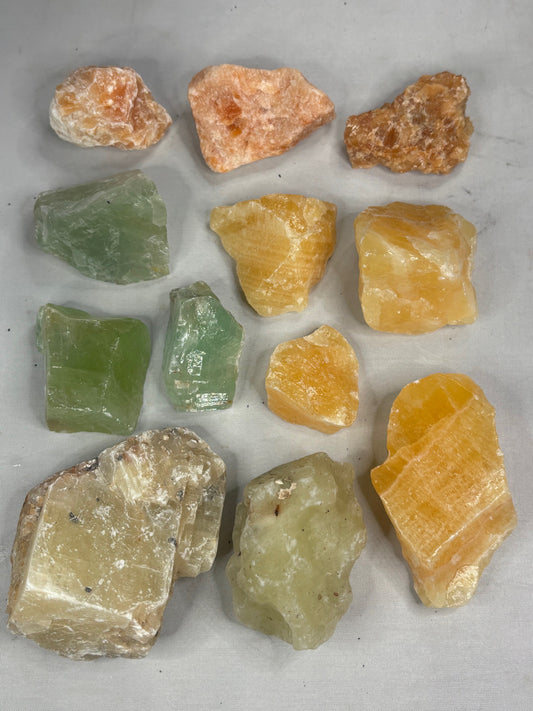 Calcit Rohsteine in bester Qualität, verschiedenste Sorten Smaragdcalcit, Orangencalcit, Zitronencalcit, Feuercalcit