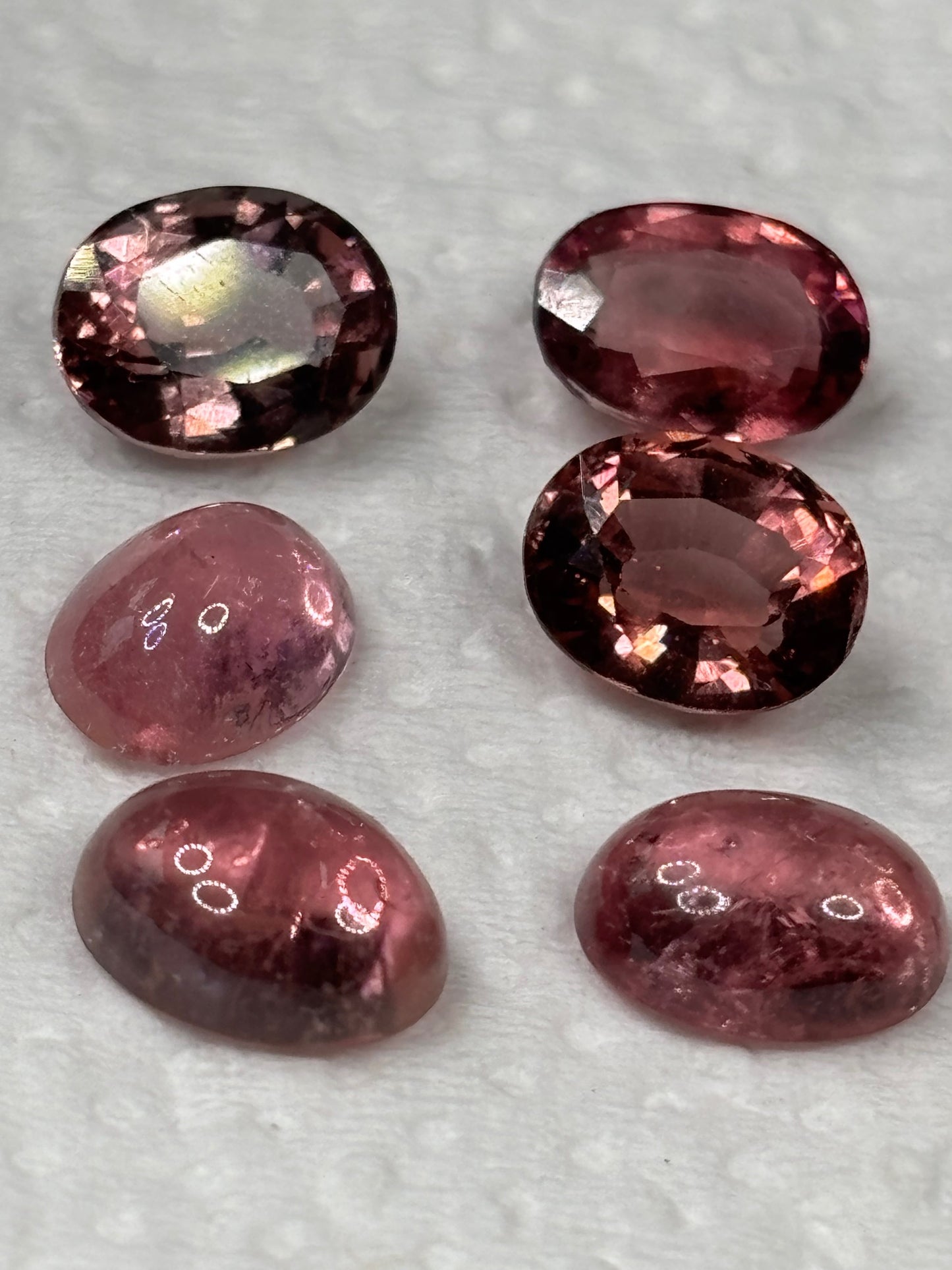 Turmalin rosa Edelsteine, entweder facettiert oder Cabochon, Rubellith in bester Qualität roter Turmalin