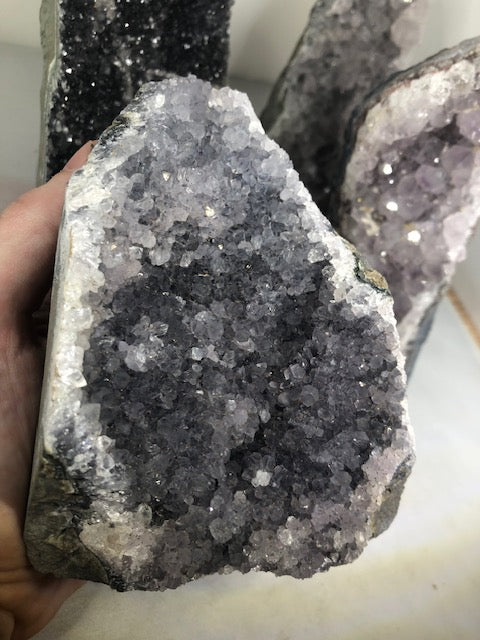 Amethyst Drusenstück groß & freistehend, gute Qualität