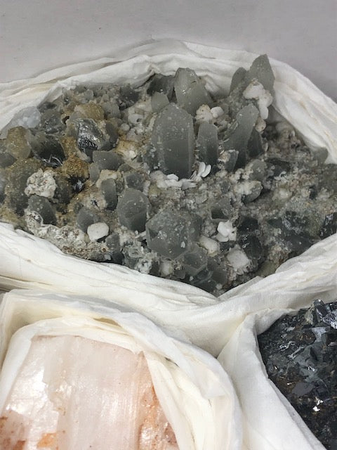 Mineraliensammlung groß Bulgarien & Kosovo, Bergkristall Pyrit Galena Manganocalcit Prasem Rhodochrosit Kristalle Großhandel