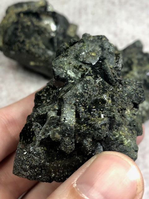 Epidot in bester Qualität, Magnetit Pseudomorphose nach Epidot