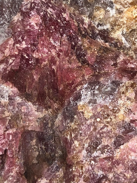 Naturbelassene Rhodonit-Rohsteine – Intensive Kontraste aus Premium-Mangan-Silikat