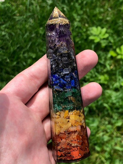 Orgonit 7 Chakra verschiedene Pyramiden oder Obelisk in bester Qualität