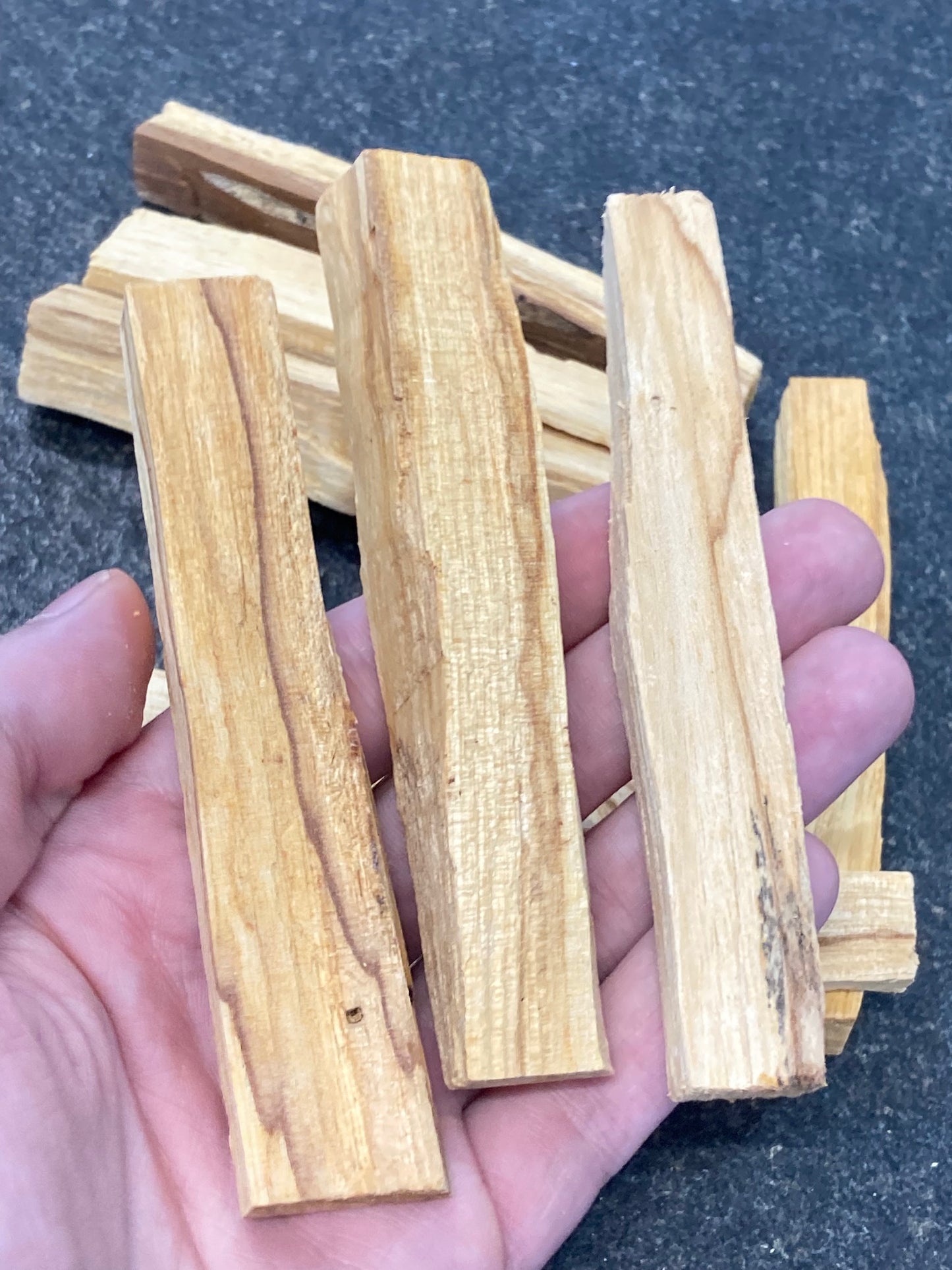 Palo Santo (Heiliges Holz) Sticks – Nachhaltiges Premium-Räucherholz aus Peru
