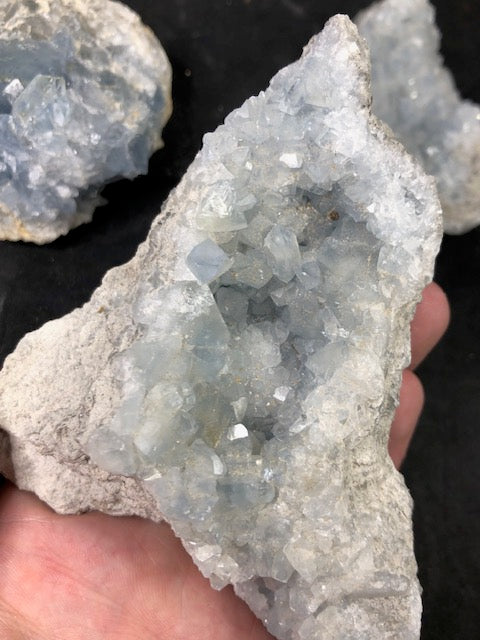 Coelestin Kristall Druse – Hochglänzende blaue Geodenstücke aus Madagaskar (2. Wahl)