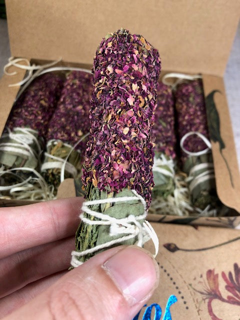 Premium Sahumito Räucherbündel – Handgefertigte Rosen, Sandelholz- oder Palo Santo-Smudge