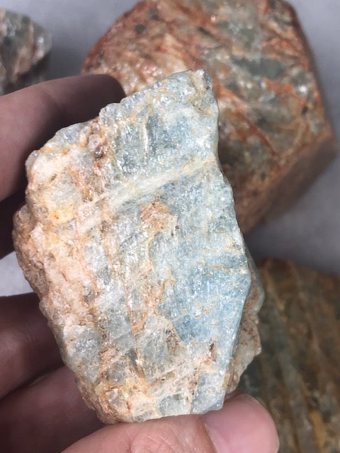 Exklusive Beryll-Rohsteine – Naturreine Kristallfragmente von Aquamarin, Goldberyll, Heliodor & Morganit