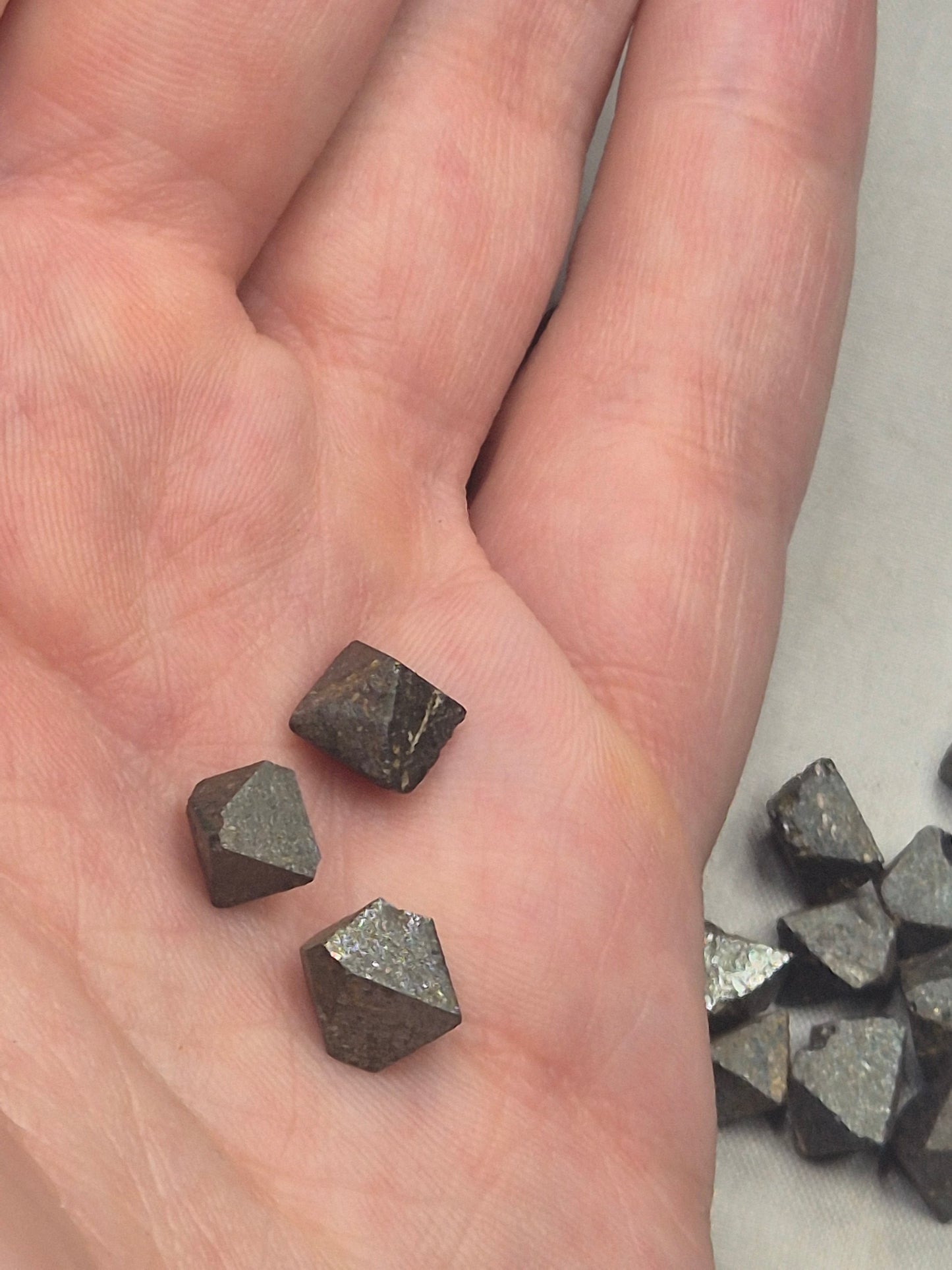 Magnetit Kristalle oktaederförmig sehr gute Qualität, Brasilien (10 Gramm) Magnetstein