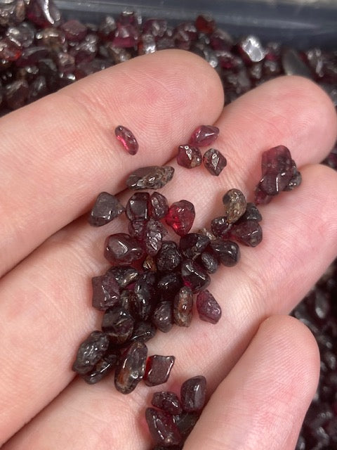 Micro Trommelsteine S & XS – Farbintensive Edelstein-Miniaturen in Bestqualität Rhodolit Granat, Sonnenstein Mondstein Amazonit