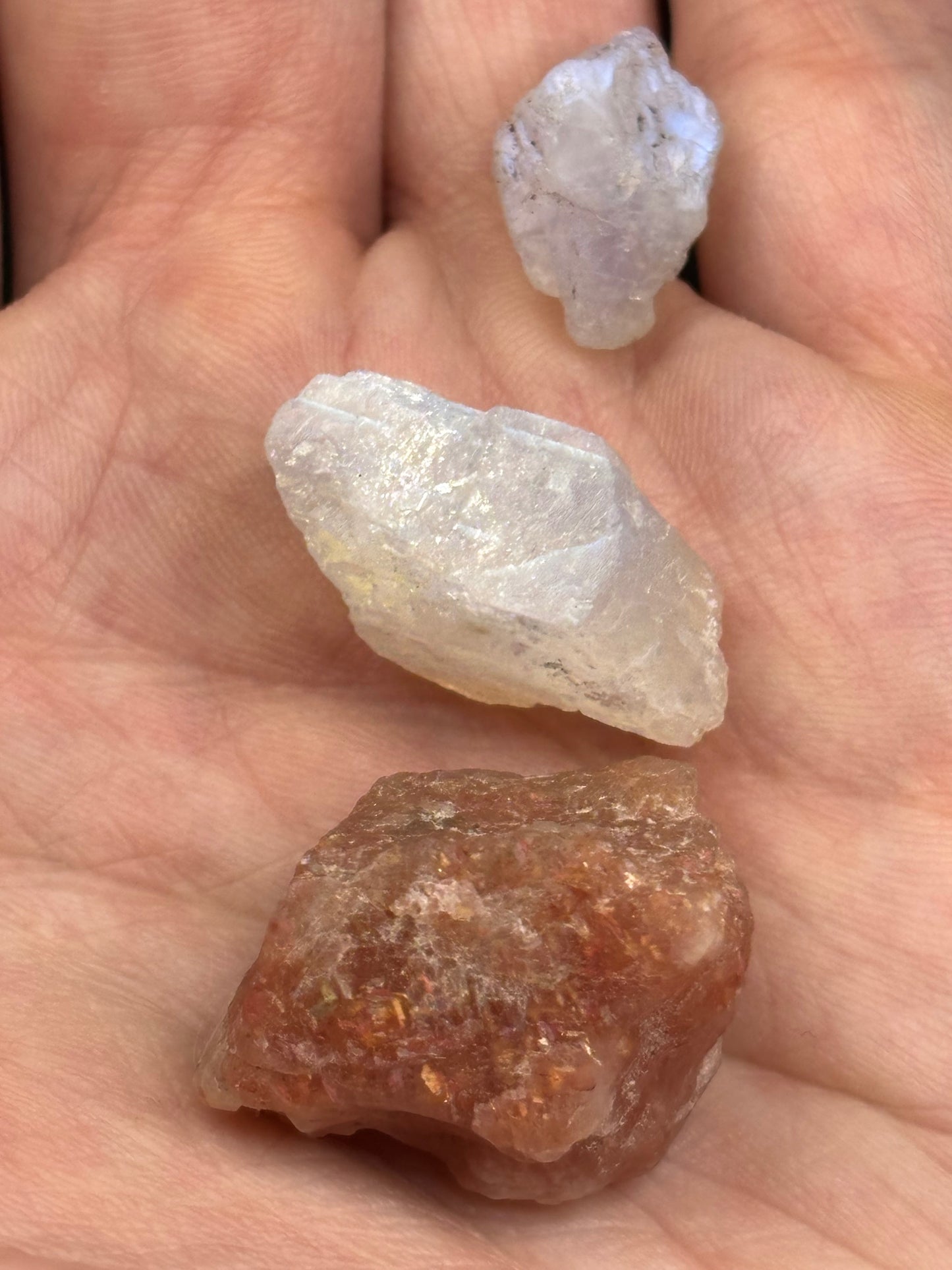 Mondstein & Sonnenstein Rohsteine in Facettierqualität