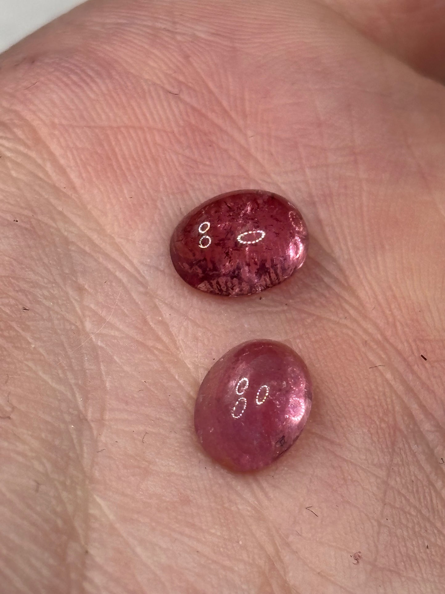 Turmalin rosa Edelsteine, entweder facettiert oder Cabochon, Rubellith in bester Qualität roter Turmalin