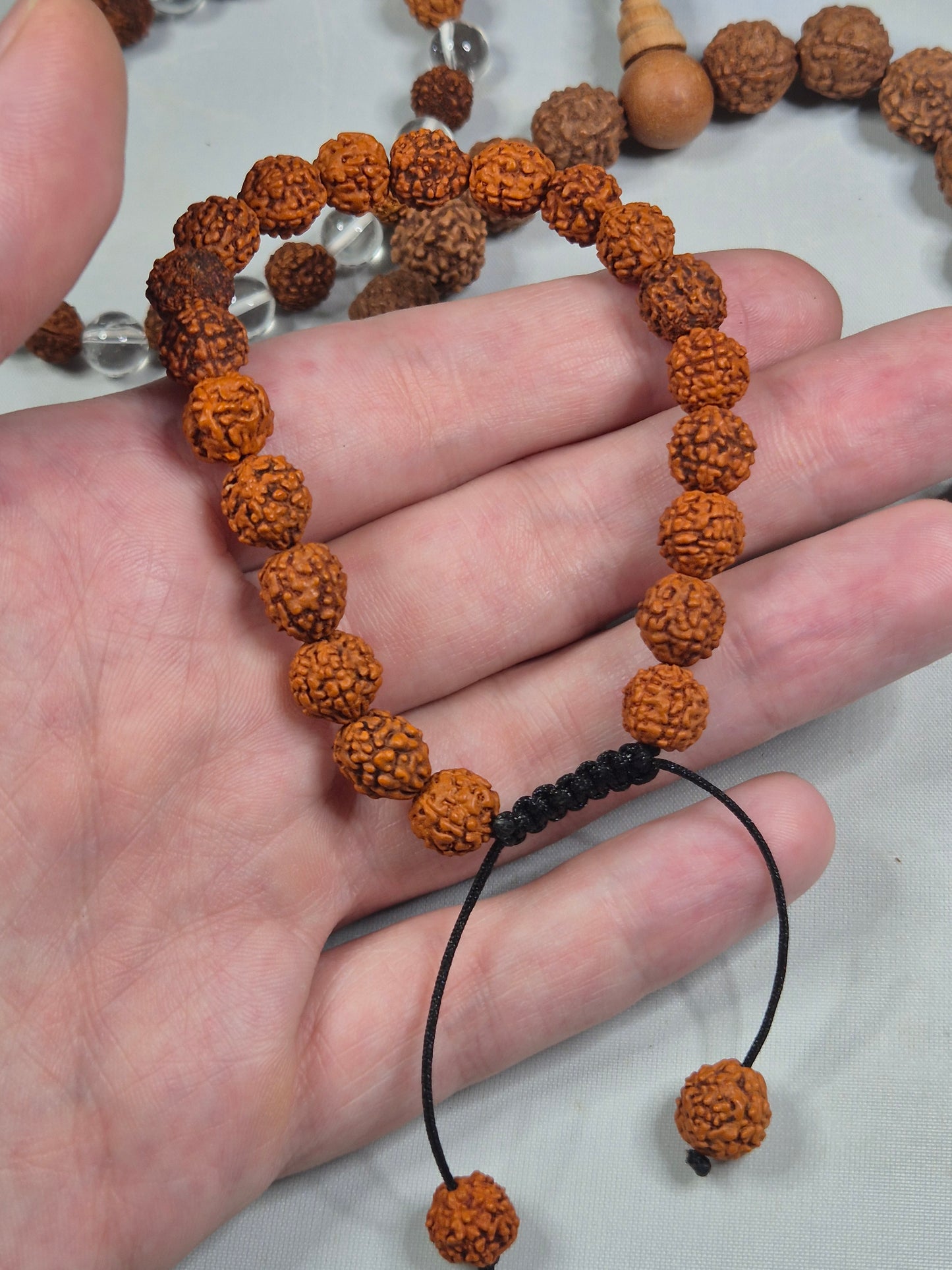 Rudraksha Armband, in bester Qualität, Größenverstellbar 3 verschiedene Variationen Mala Armband, Bergkristall Himalaya Tibet