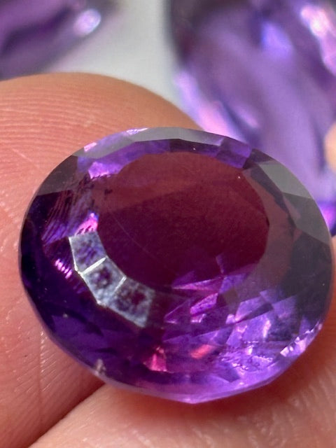 Die 12 Geburtssteine  ihr Ursprung und ihre Bedeutung – Edelsteine für jeden Monat