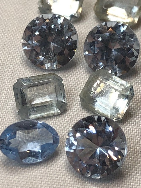 Astrologie und Naturstoffe – Heilsteine, Kräuter & Räucherwerk im Einklang mit den Sternzeichen