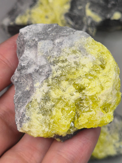 Schwefel in Quarz & Basalt Matrix, Österreich in bester Qualität