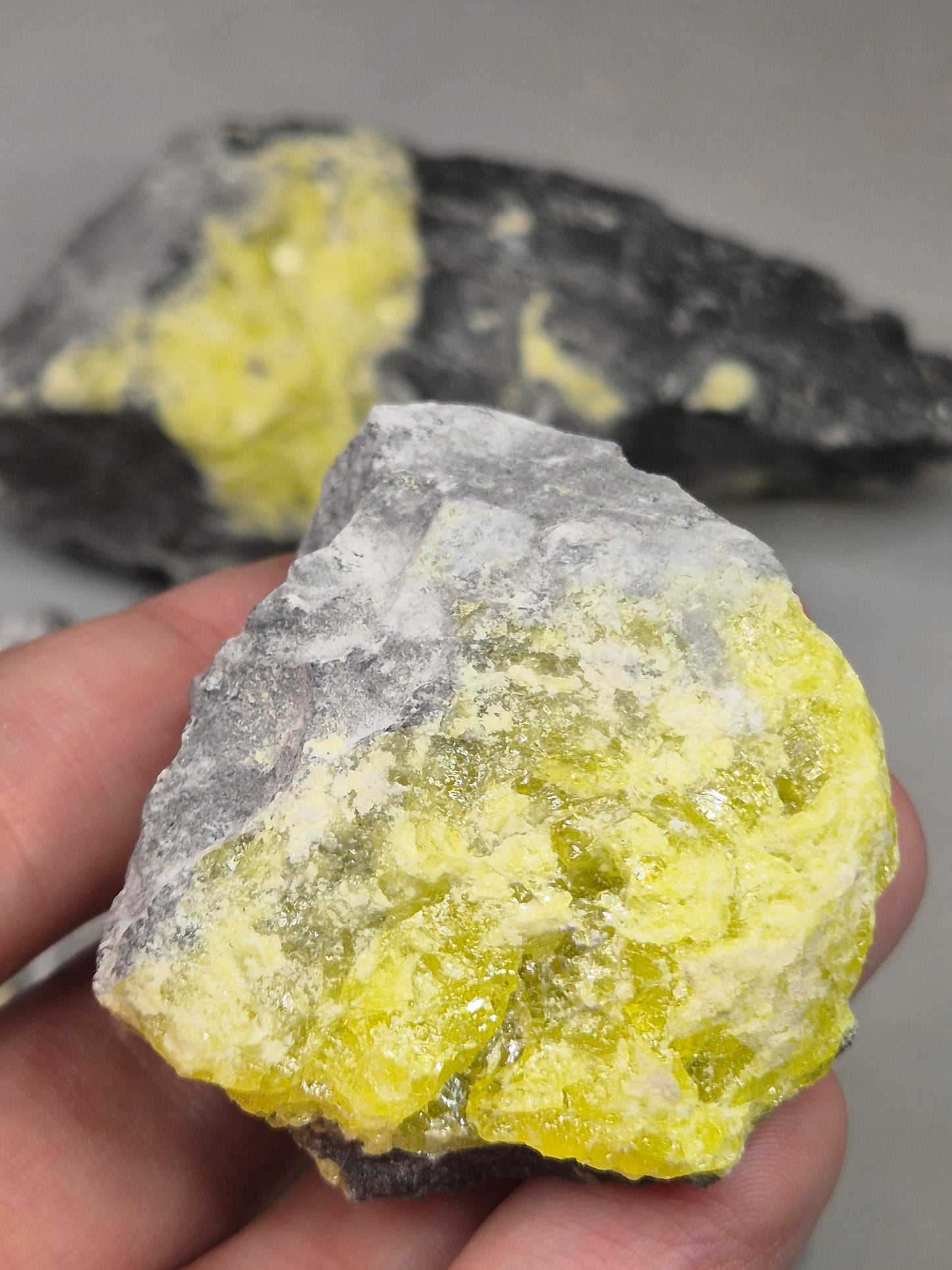 Schwefel in Quarz & Basalt Matrix, Österreich in bester Qualität