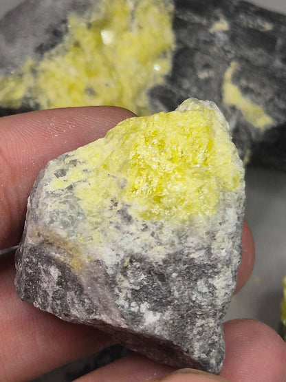 Schwefel in Quarz & Basalt Matrix, Österreich in bester Qualität