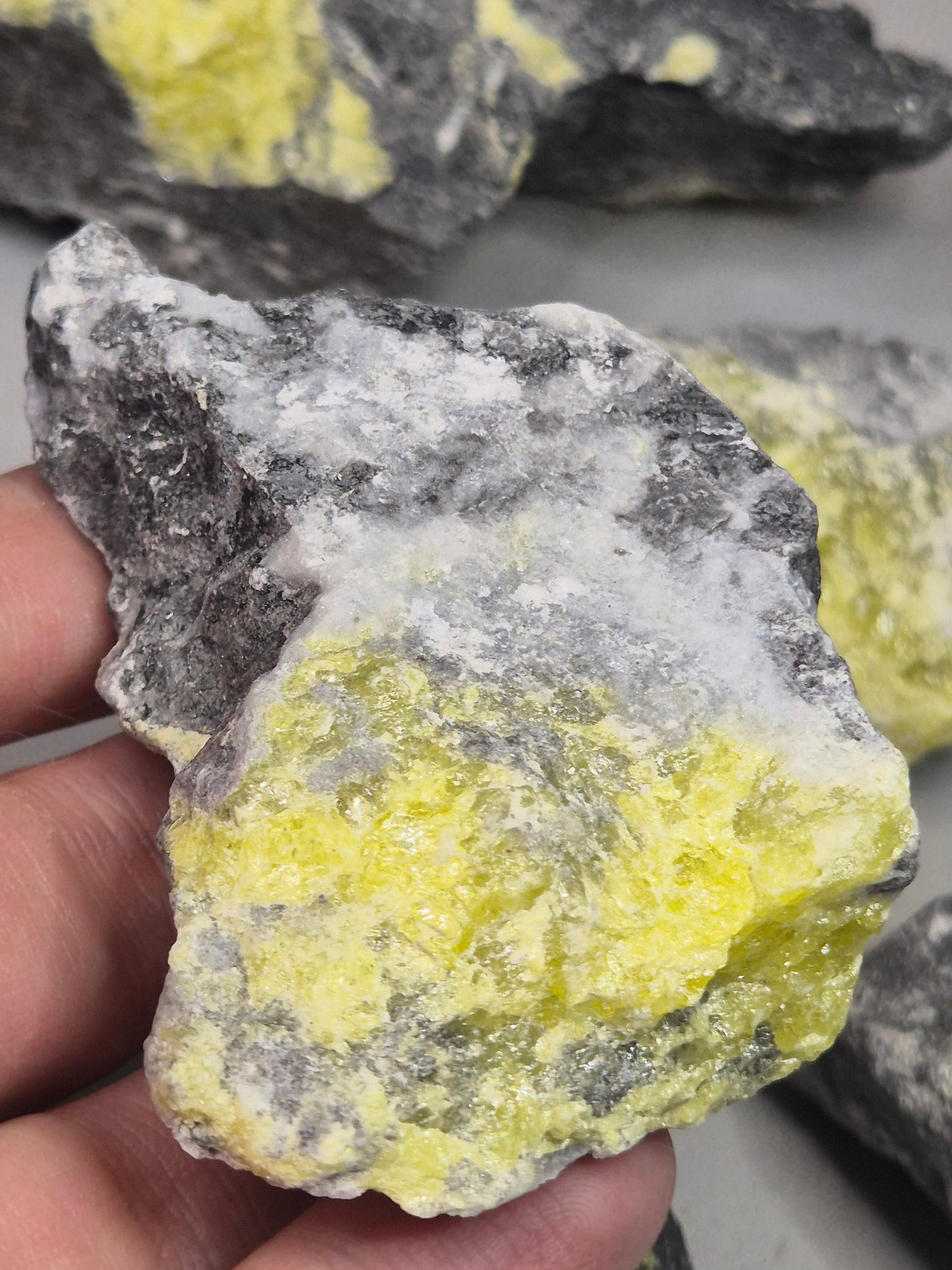 Schwefel in Quarz & Basalt Matrix, Österreich in bester Qualität