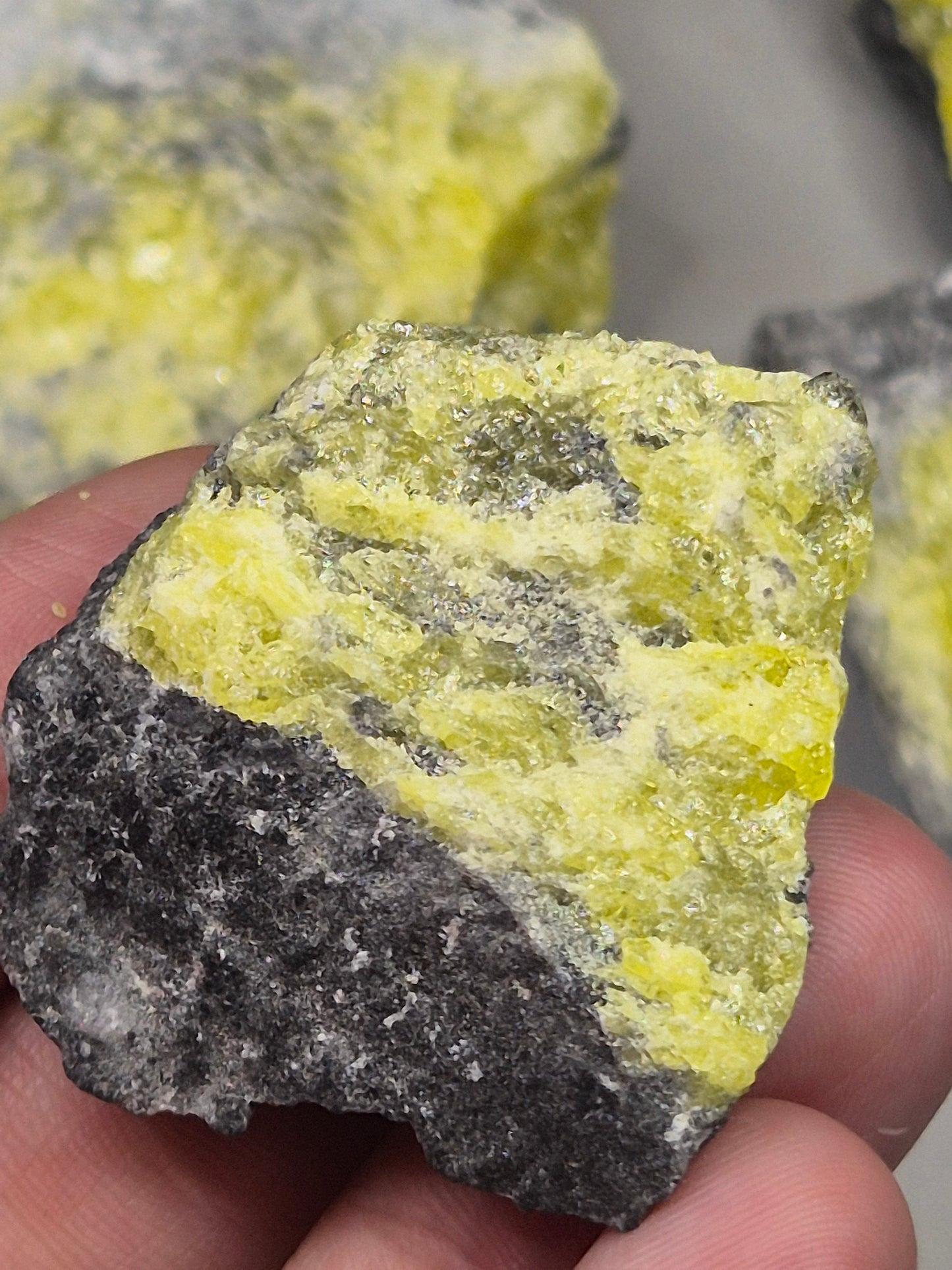 Schwefel in Quarz & Basalt Matrix, Österreich in bester Qualität