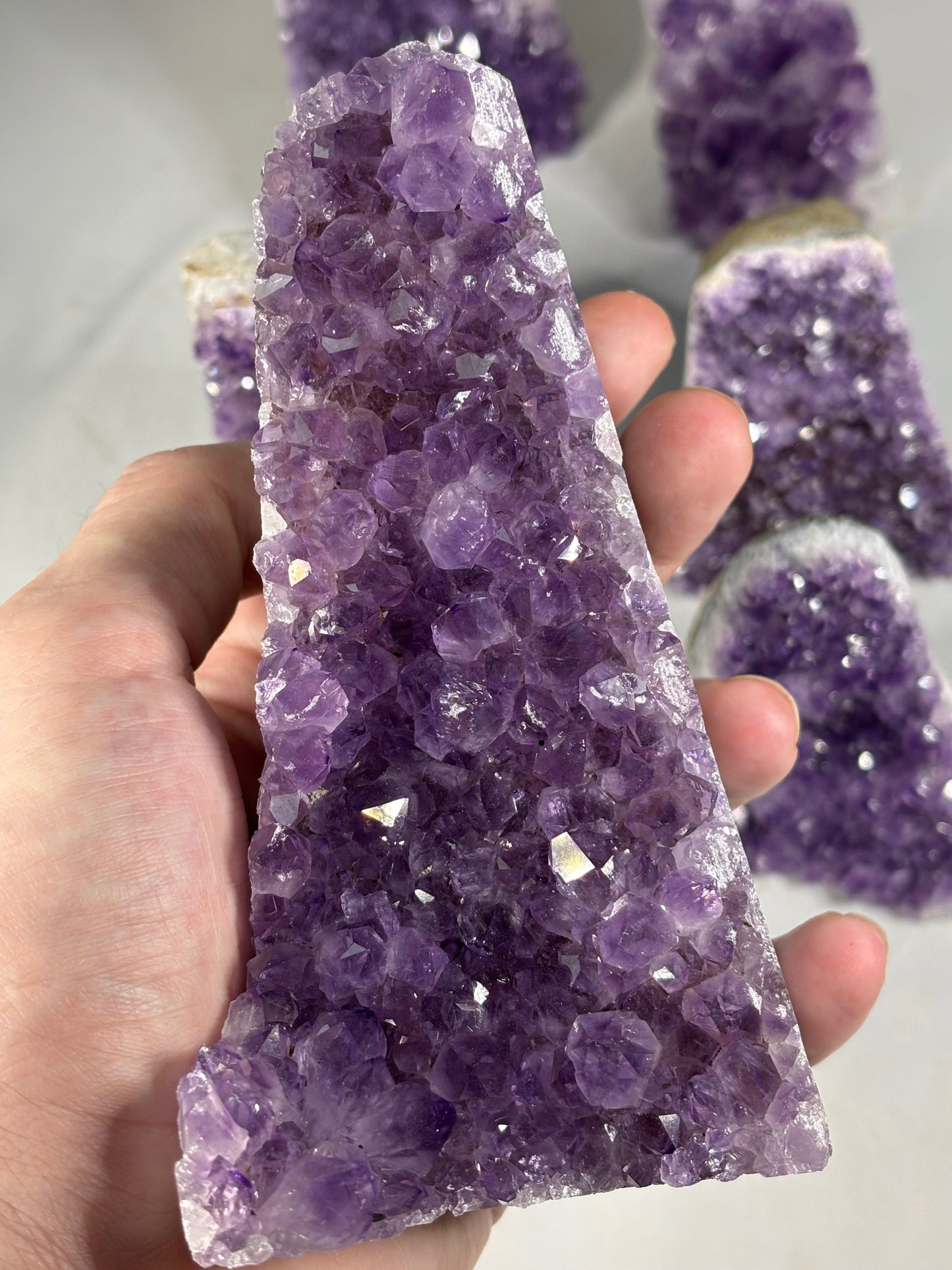 Amethyst Druse freistehend, Uruguay dunkelviollet in bester Qualität, verschiedene Größen