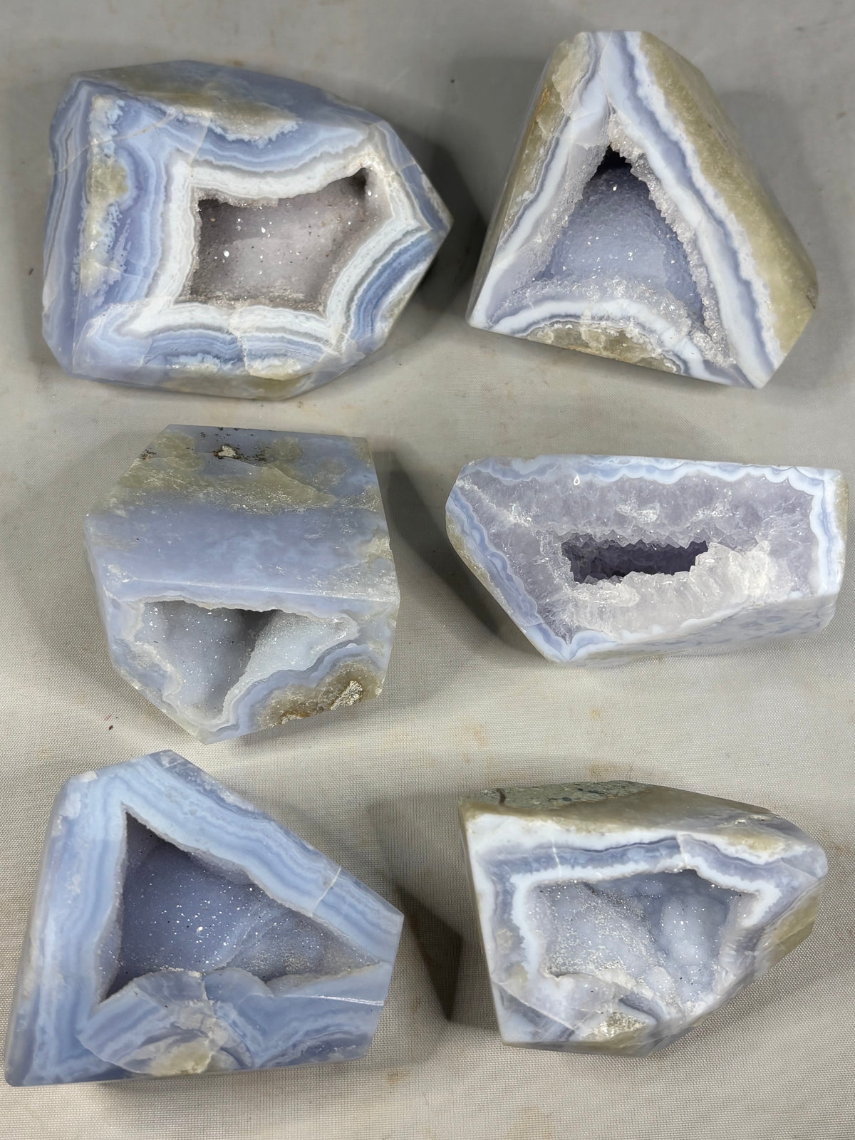 Blue Lace Achat Kristalldrusen, hochglanzpolierte Freiformen, blauer Lagenchalcedon