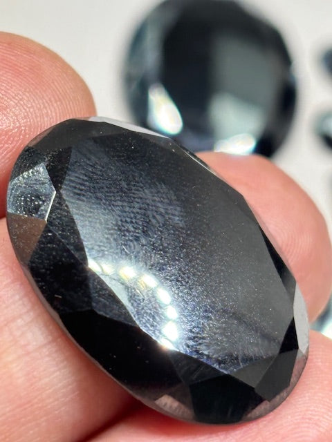 Hämatit Cabochon facettiert, in bester Qualität Blutstein