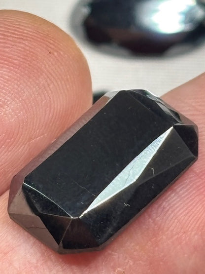 Hämatit Cabochon facettiert, in bester Qualität Blutstein