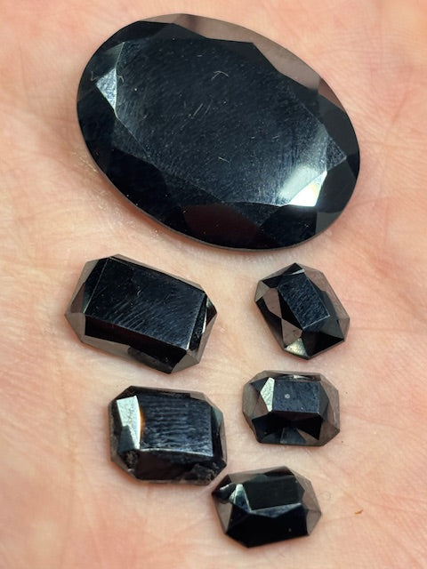 Hämatit Cabochon facettiert, in bester Qualität Blutstein