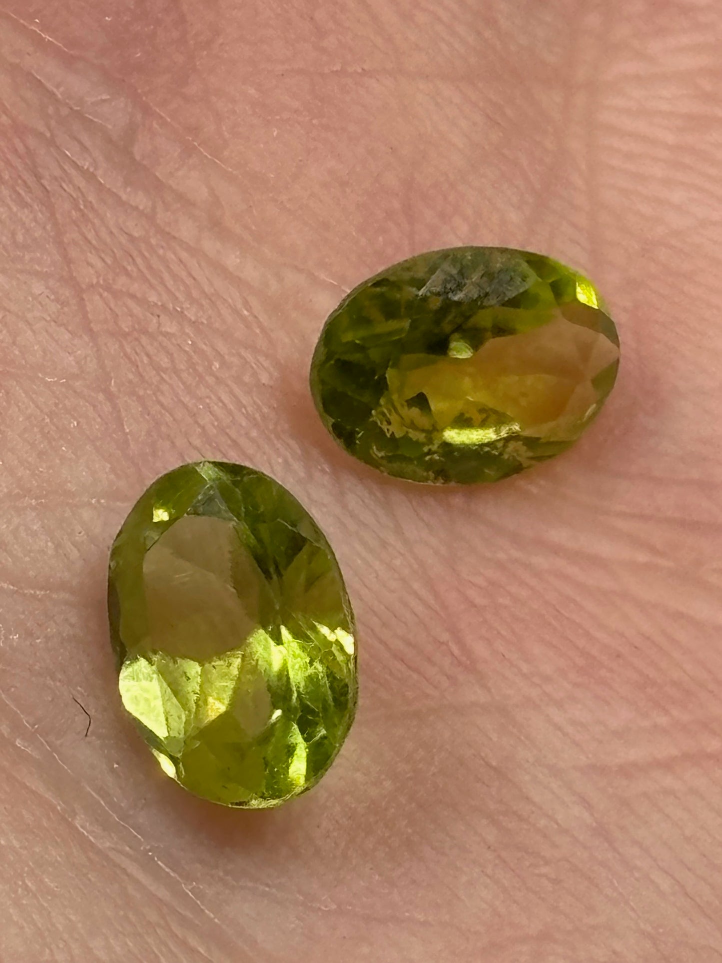 Olivin facettiert, sehr gute Qualität