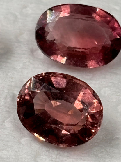 Turmalin rosa Edelsteine, entweder facettiert oder Cabochon, Rubellith in bester Qualität roter Turmalin