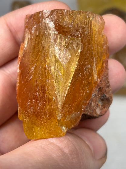 Gelber Fluorit Rohsteine, Honigfluorit naturbelassen, in bester Qualität