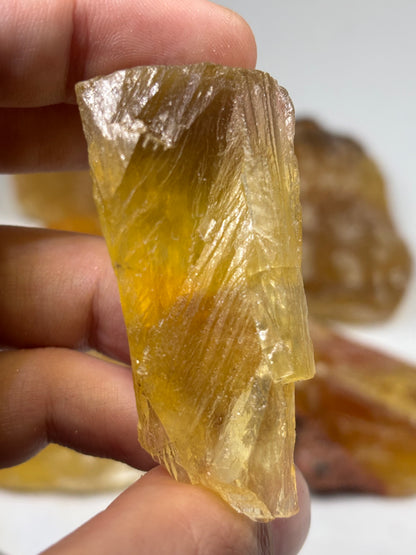 Gelber Fluorit Rohsteine, Honigfluorit naturbelassen, in bester Qualität