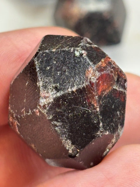 Granat Kristall naturbelassen Edelsteinqualität, Almandin Kärnten Granattor