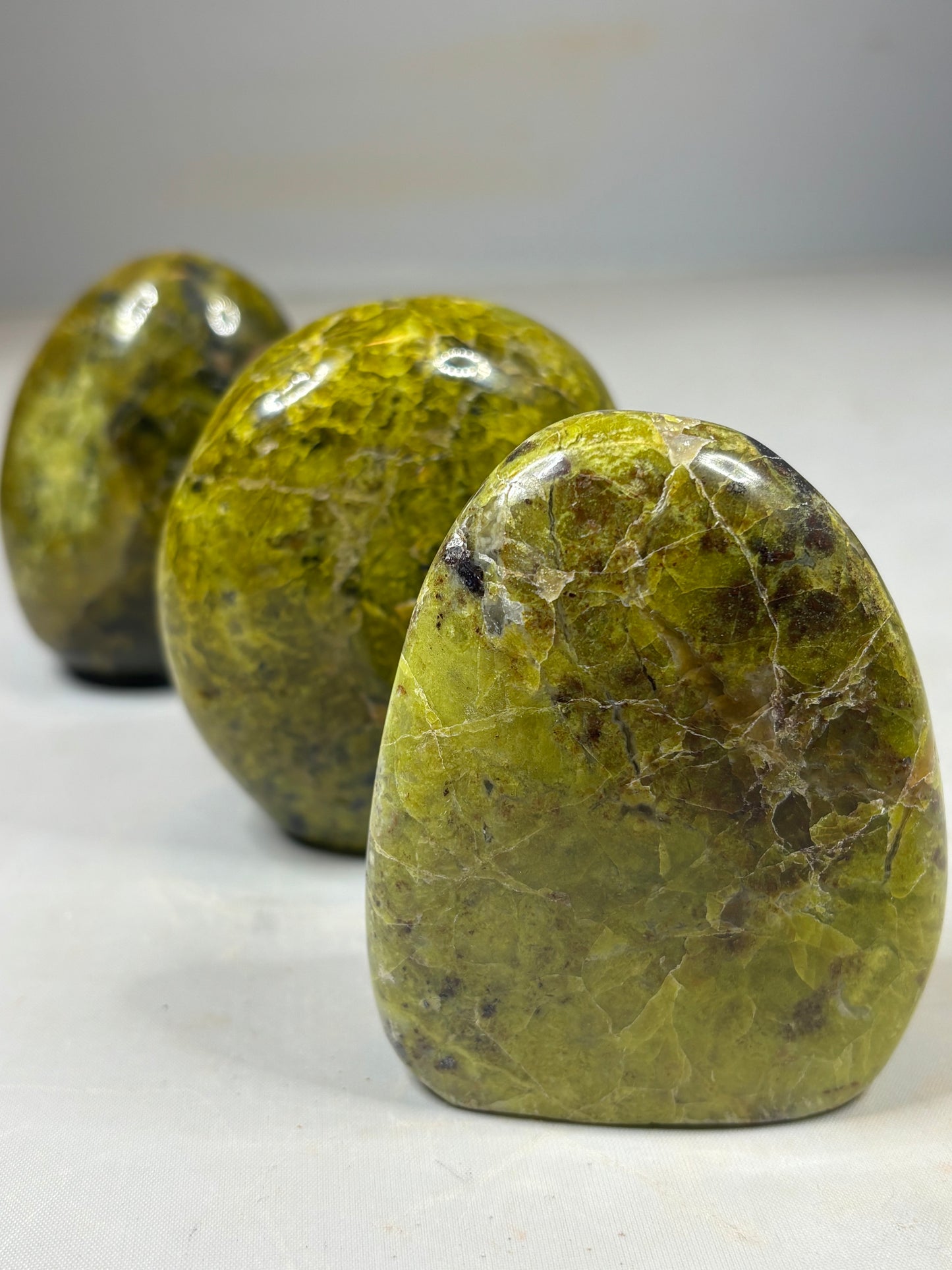 Grüner Opal Freiform poliert – (200g - 250g) Chloropal Kiwi-Opal