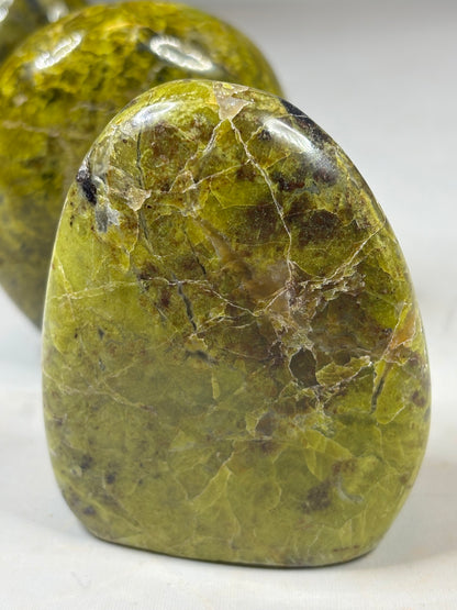 Grüner Opal Freiform poliert – (200g - 250g) Chloropal Kiwi-Opal