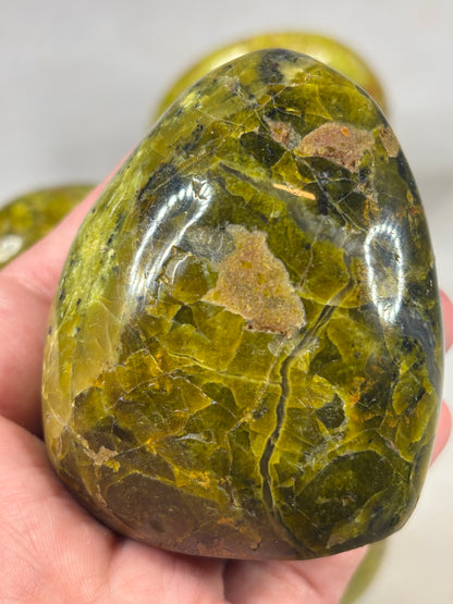 Grüner Opal Freiform poliert – (200g - 250g) Chloropal Kiwi-Opal