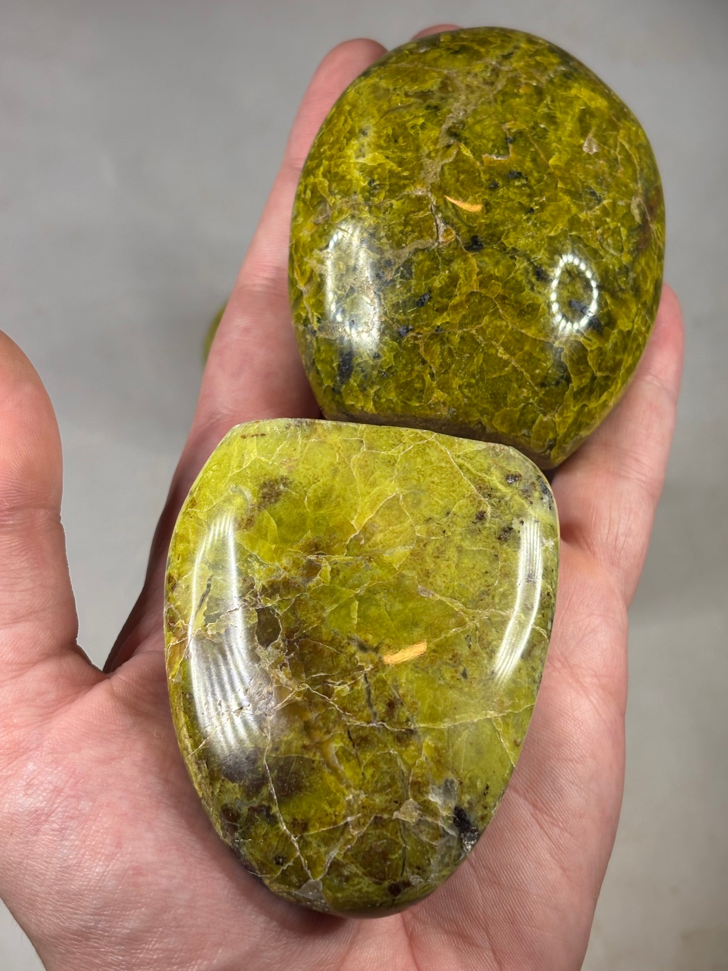 Grüner Opal Freiform poliert – (200g - 250g) Chloropal Kiwi-Opal
