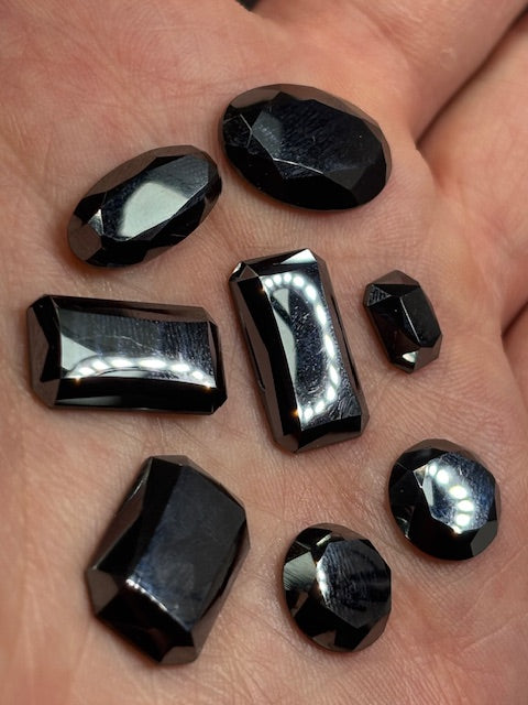 Hämatit Cabochon facettiert, in bester Qualität Blutstein