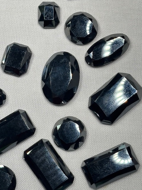 Hämatit Cabochon facettiert, in bester Qualität Blutstein