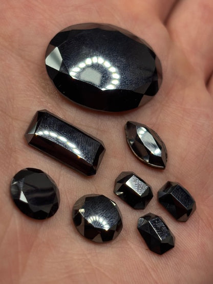 Hämatit Cabochon facettiert, in bester Qualität Blutstein