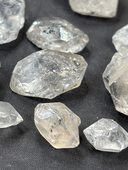 Bergkristall im Herkimer Diamanten Stil, Guizhou China, sehr gute Qualität, Enhydro