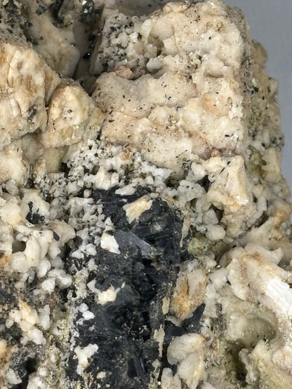 Aegirin Akmit auf Feldspat Kristallen, über 3000 Gramm XXL Museumsstück, Gartendeko