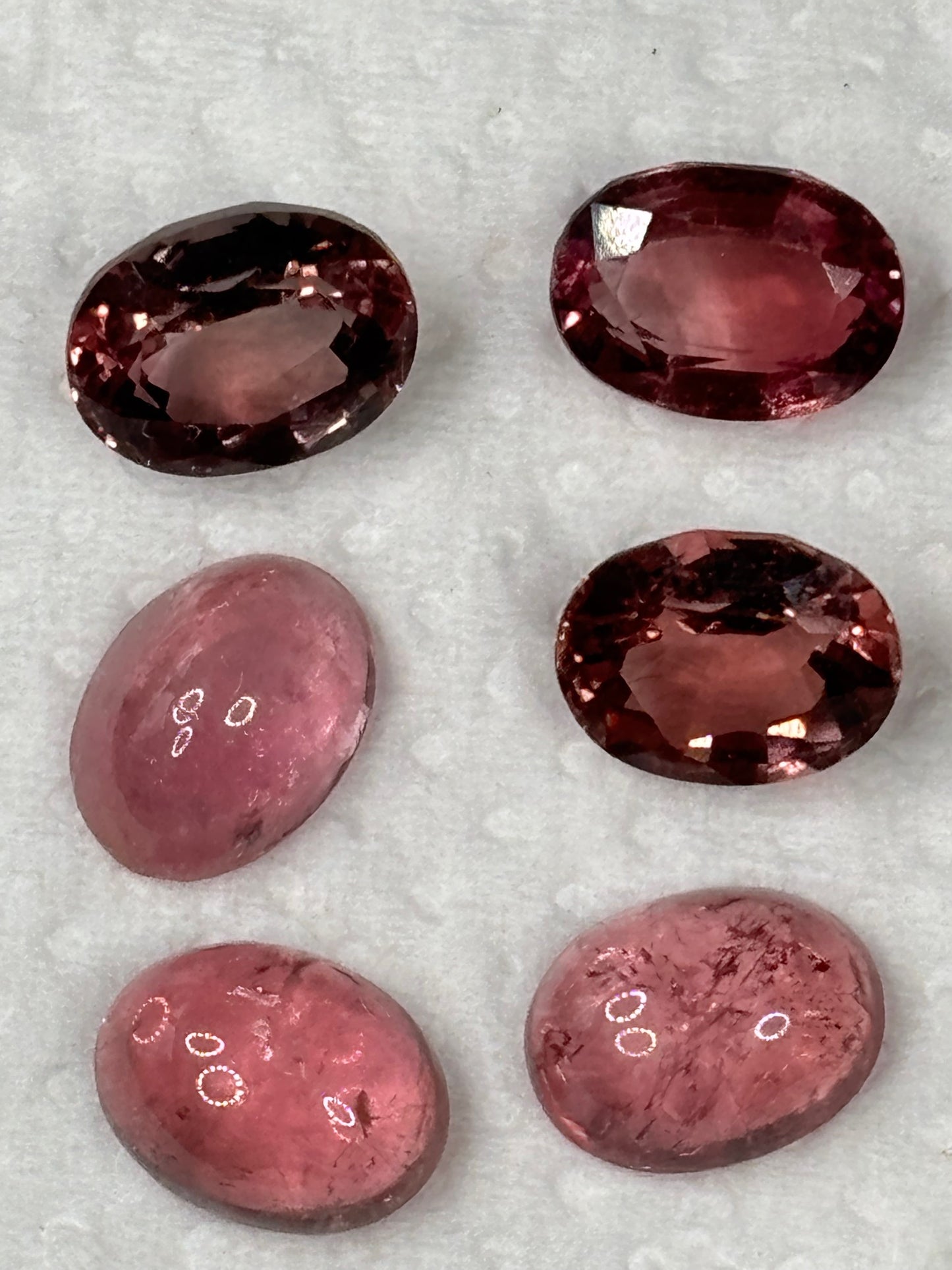 Turmalin rosa Edelsteine, entweder facettiert oder Cabochon, Rubellith in bester Qualität roter Turmalin
