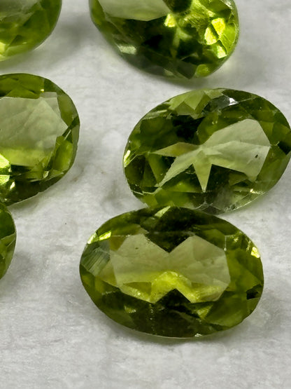 Olivin facettiert, sehr gute Qualität